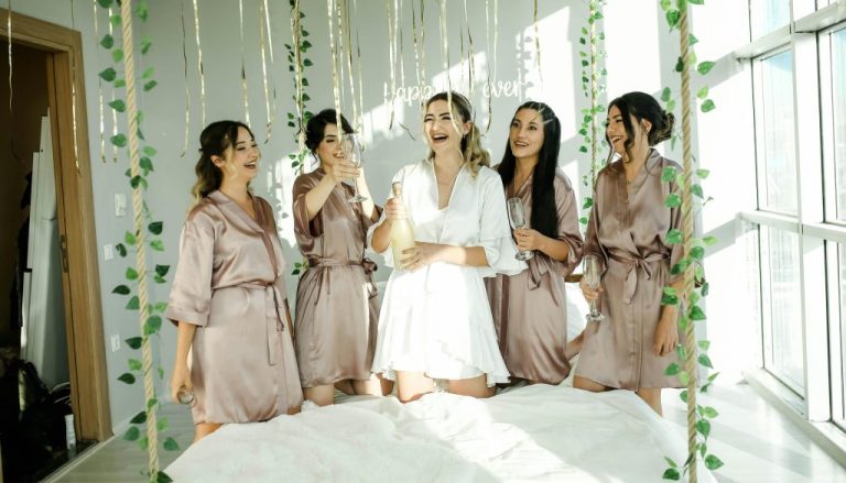 Enjoy a fun group session where everyone gets a mini colour analysis